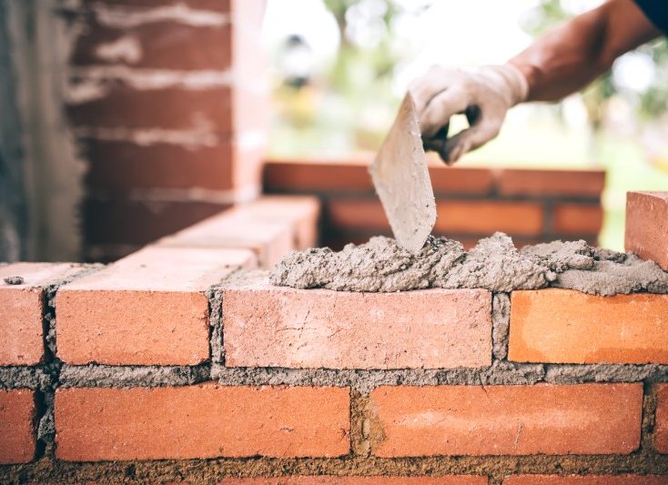industrial-construction-bricklayer-worker-DUZ9YNC (1)